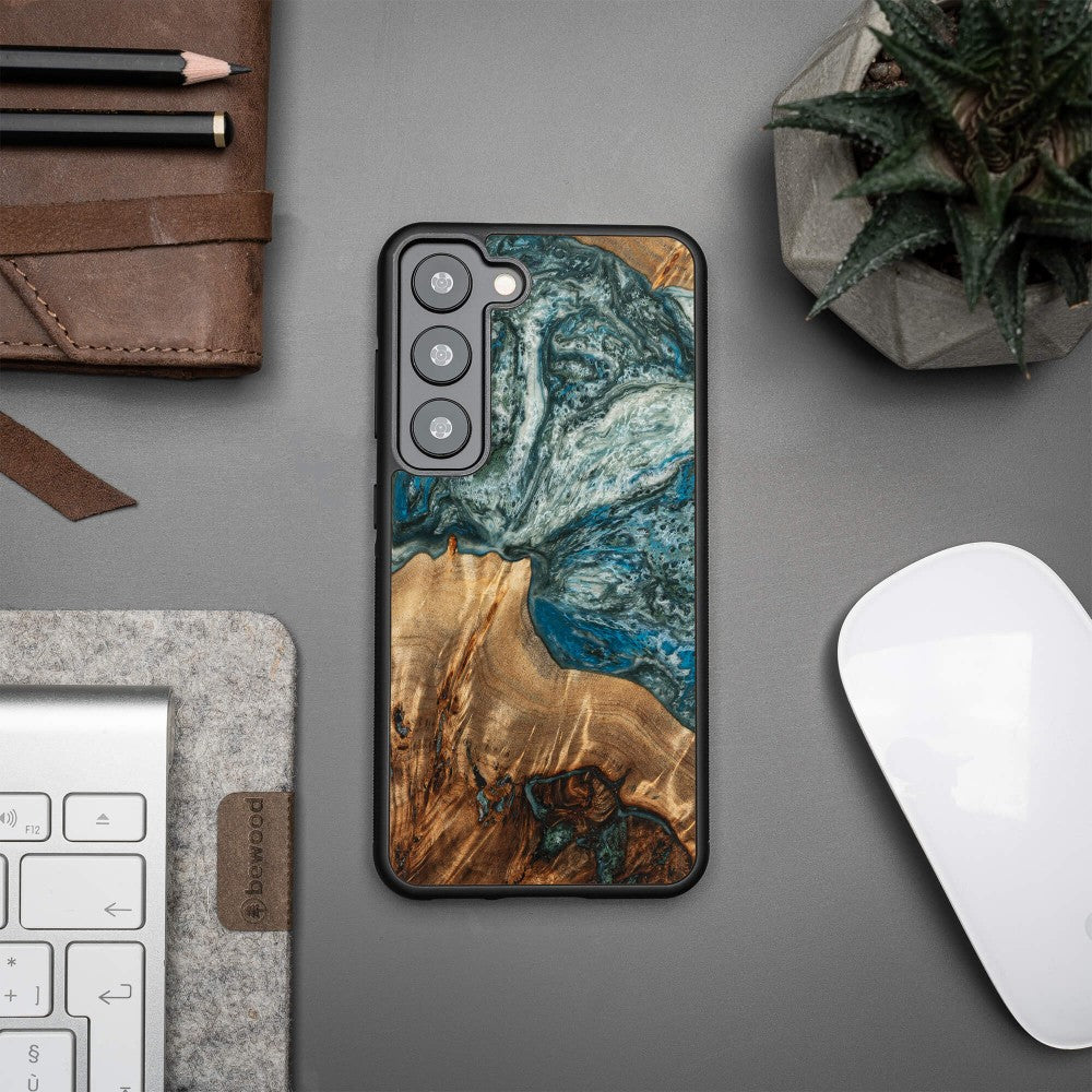 Holzhülle für Galaxy S23, Bewood Unique Planets Erde