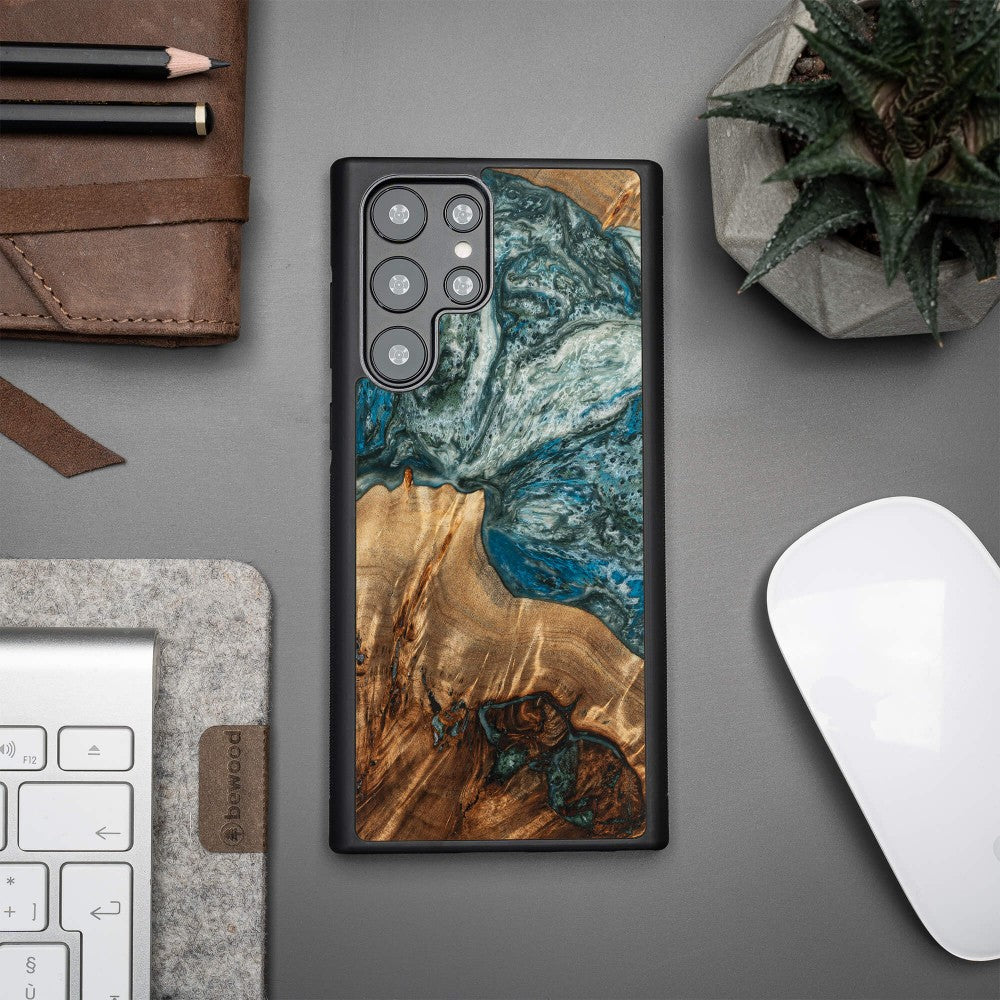 Holzhülle für Galaxy S22 Ultra, Bewood Unique Planets Erde