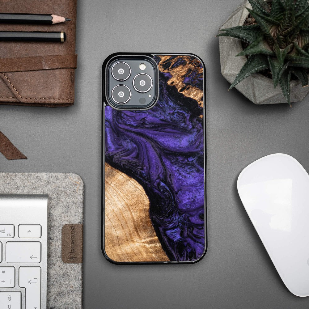Holzhülle für iPhone 13 Pro Max, Bewood Unique Violet