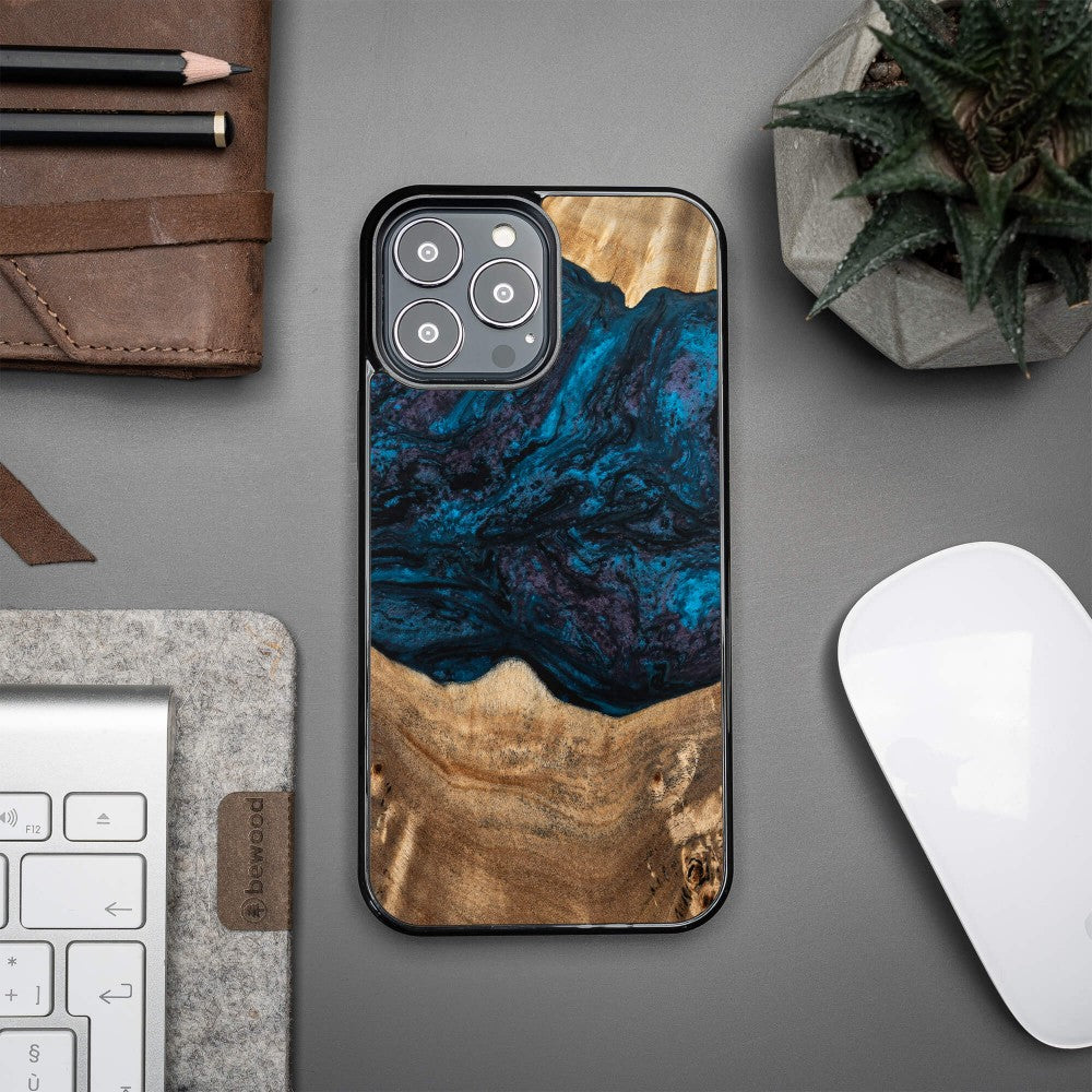 Holzhülle für iPhone 13 Pro Max, Bewood Unique Planets Neptun