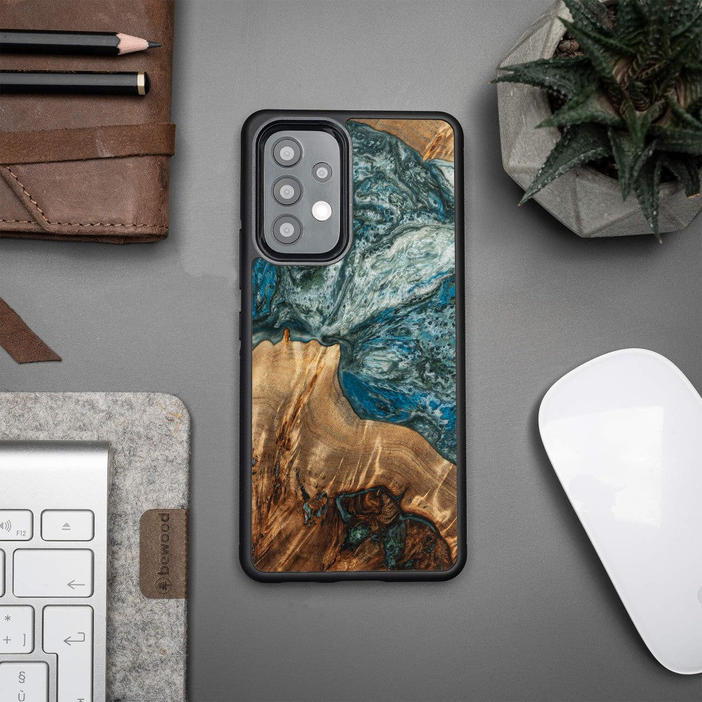 Holzhülle für Galaxy A73 5G, Bewood Unique Planets Erde