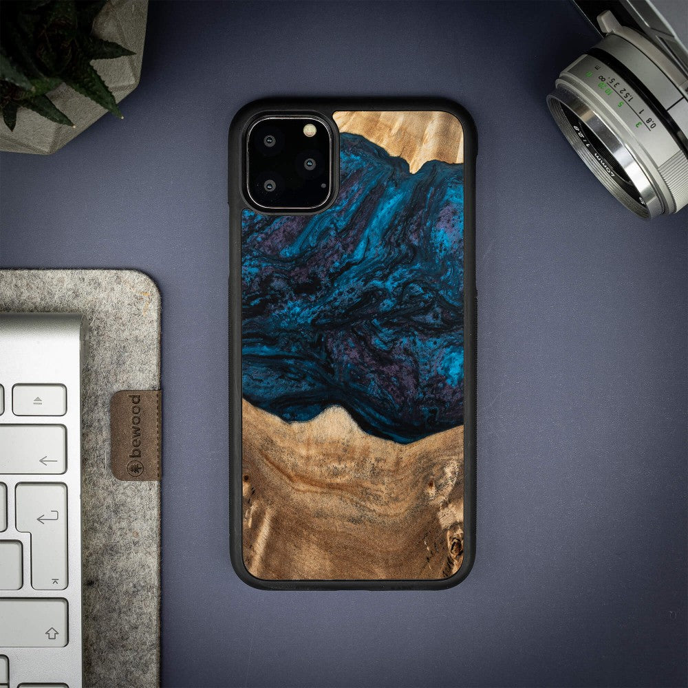 Holzhülle für iPhone 11 Pro Max, Bewood Unique Planets Neptun