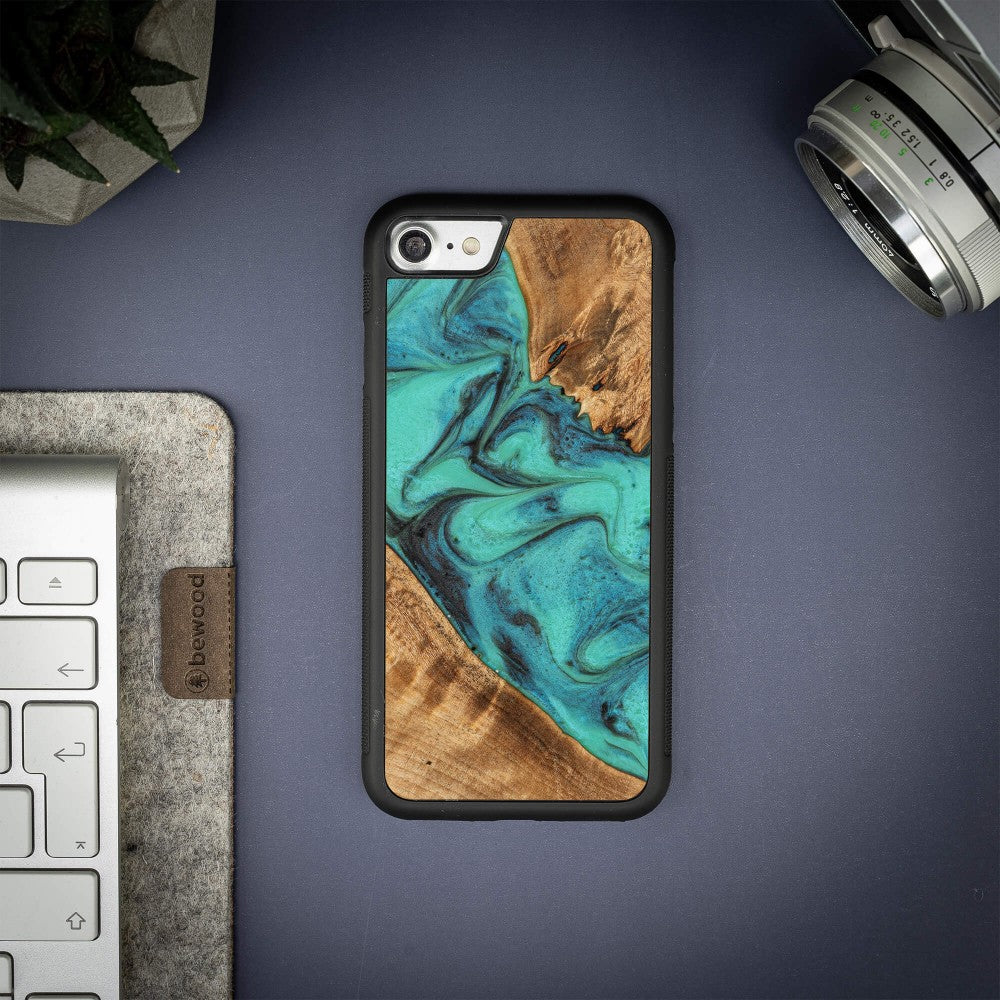 Holzhülle für iPhone SE 2022 / 2020 / 8 / 7, Bewood Unique Turquoise