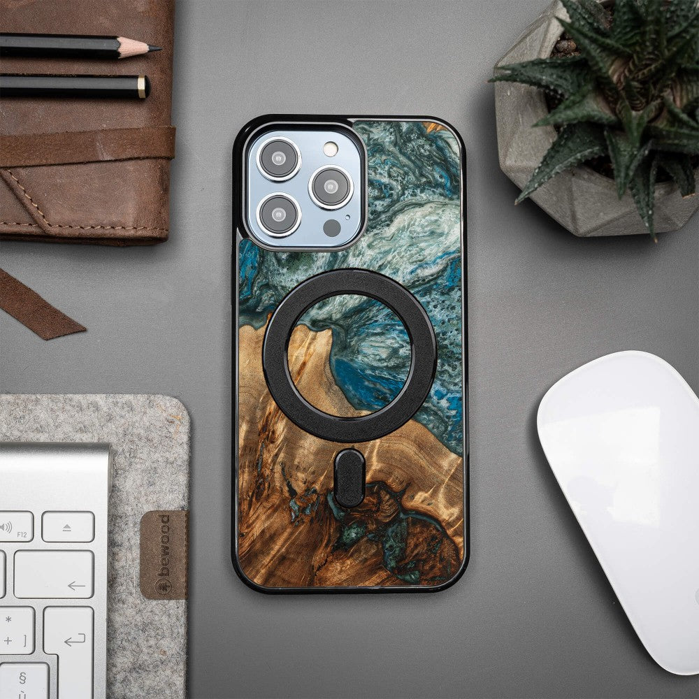 Holzhülle für iPhone 14 Pro Max, Bewood Unique Planets Erde für MagSafe