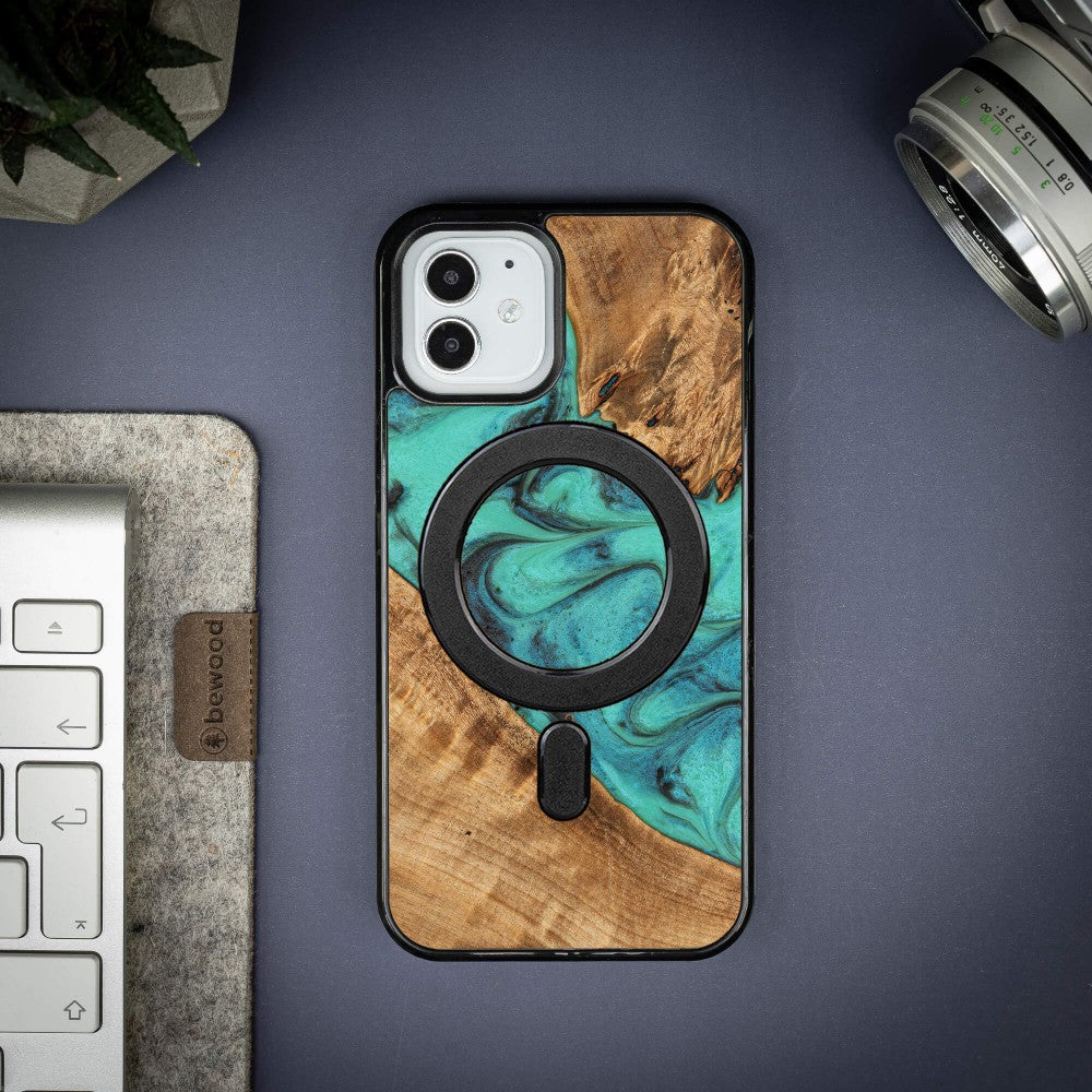 Holzhülle für iPhone 12 Pro / 12, Bewood Unique Turquoise für MagSafe