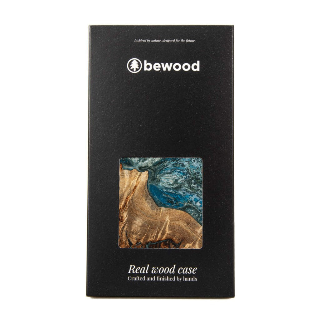 Holzhülle für iPhone 12 Pro / 12, Bewood Unique Planets Erde für MagSafe