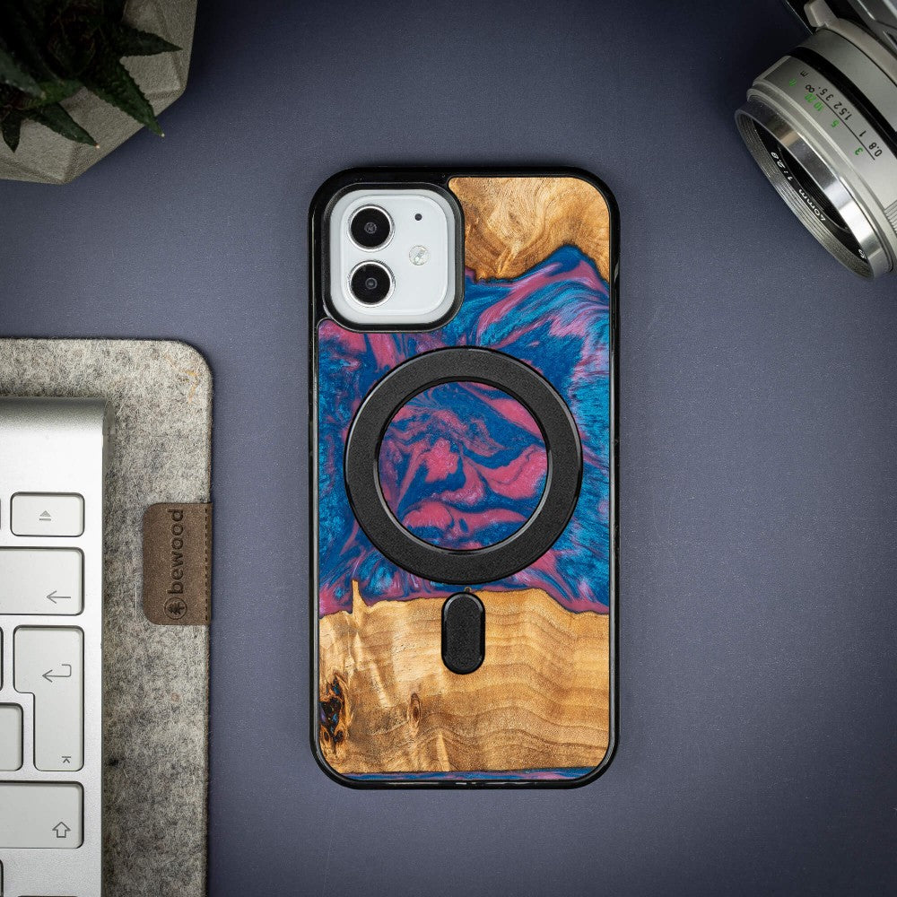 Holzhülle für iPhone 12 Pro / 12, Bewood Unique Neons Vegas für MagSafe