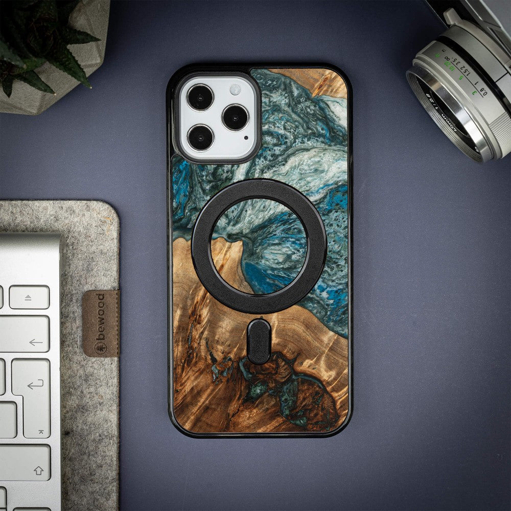 Holzhülle für iPhone 12 Pro Max, Bewood Unique Planets Erde für MagSafe
