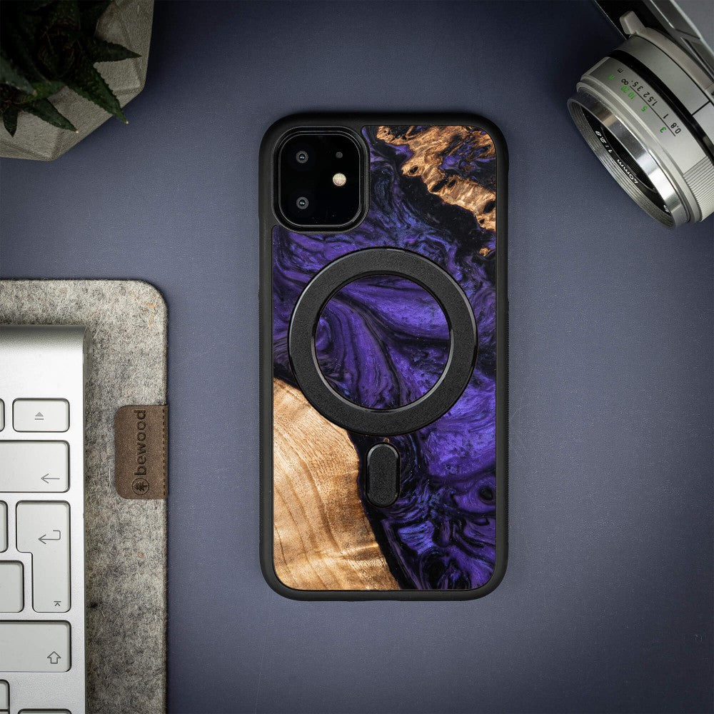 Holzhülle für iPhone 11, Bewood Unique Violet für MagSafe