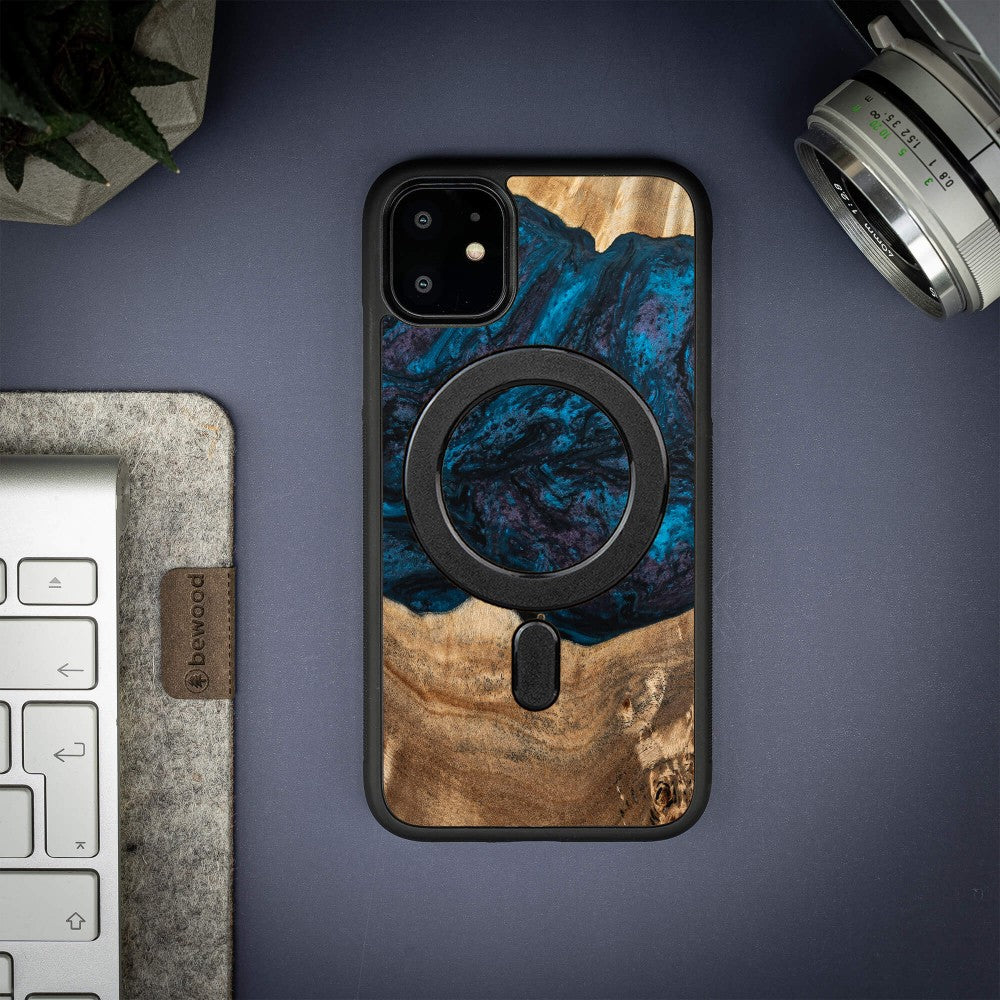 Holzhülle für iPhone 11, Bewood Unique Planets Neptun für MagSafe