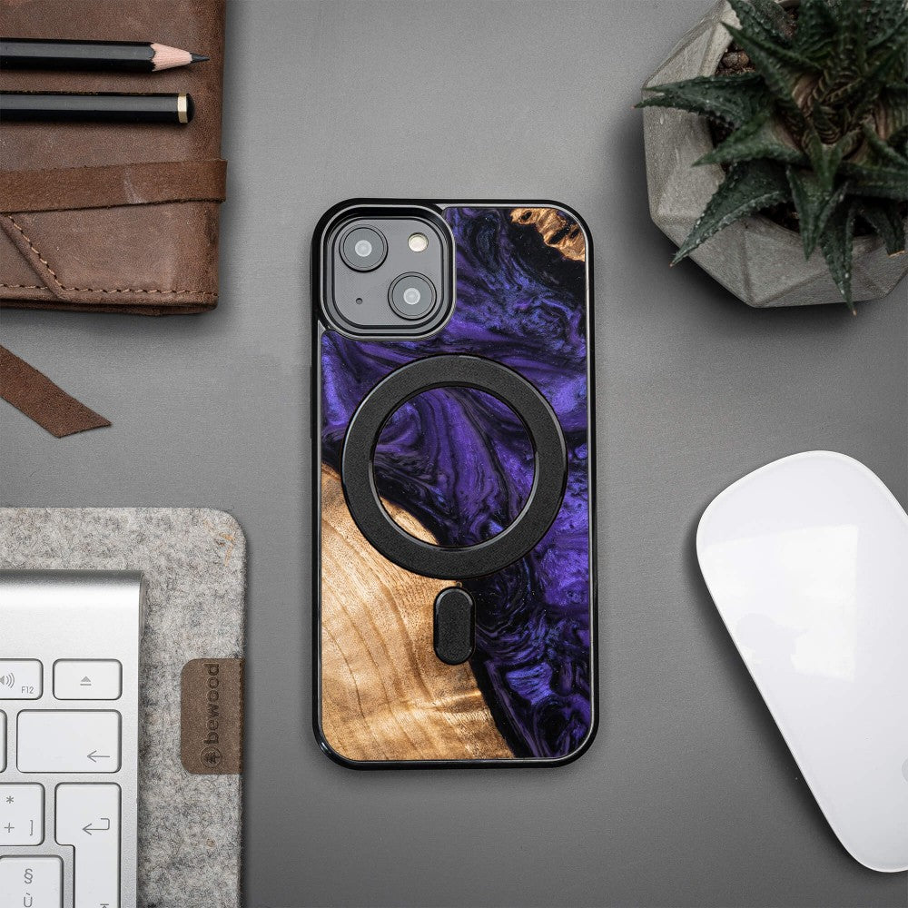 Holzhülle für iPhone 15, Bewood Unique Violet für MagSafe