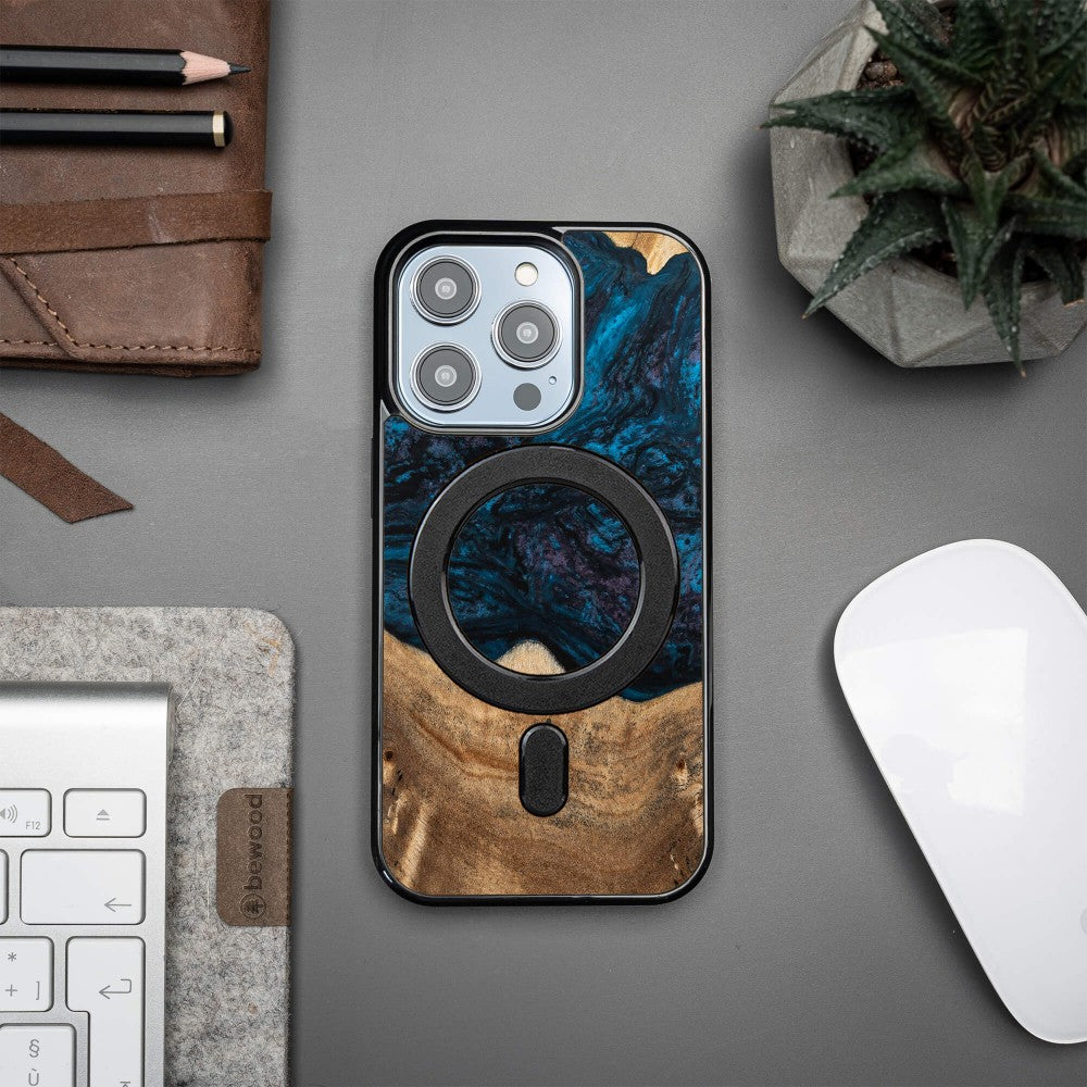 Holzhülle für iPhone 15 Pro, Bewood Unique Planets Neptun für MagSafe