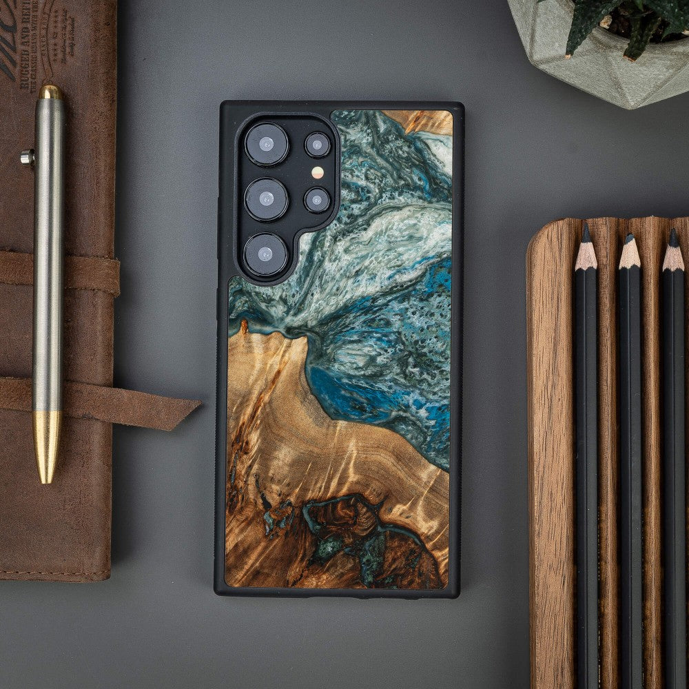 Holzhülle für Galaxy S24 Ultra, Bewood Unique Planets Erde