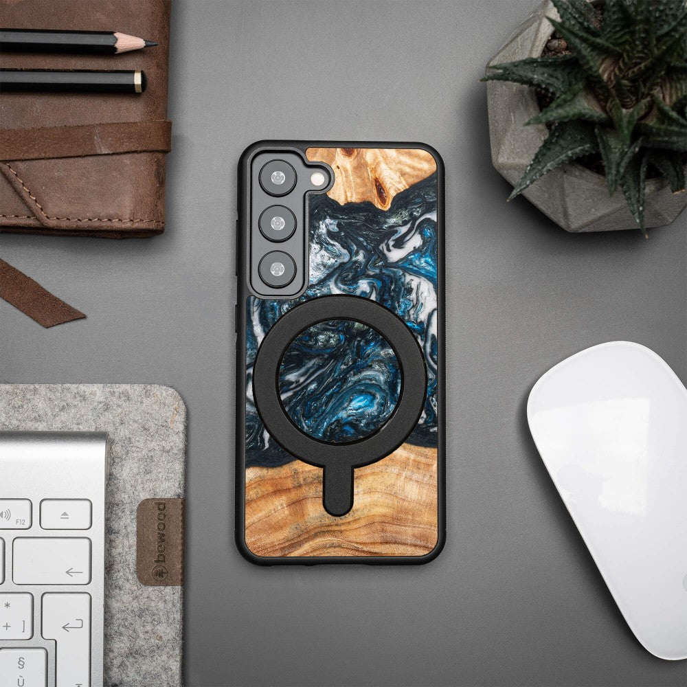 Holzhülle für Galaxy S23, Bewood Unique Planets Erde für MagSafe