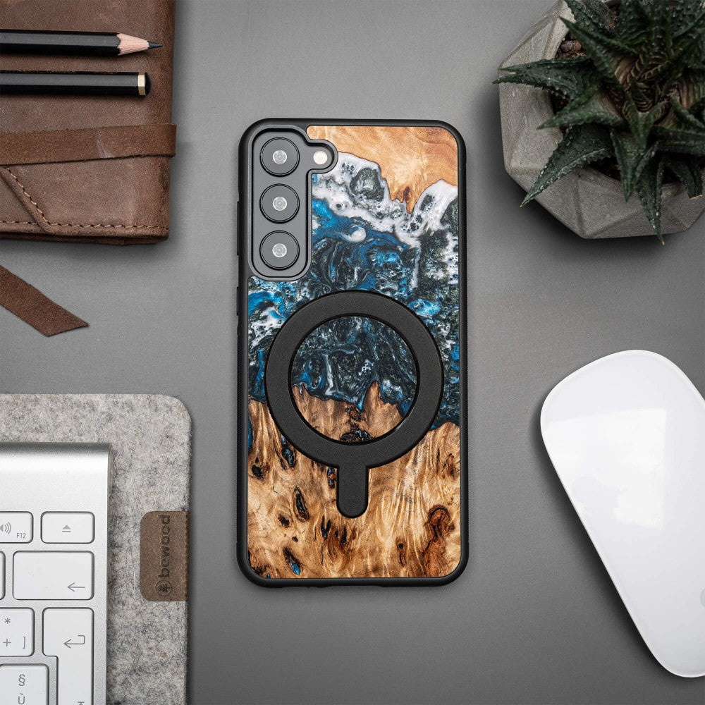 Holzhülle für Galaxy S23 Plus, Bewood Unique Planets Erde für MagSafe