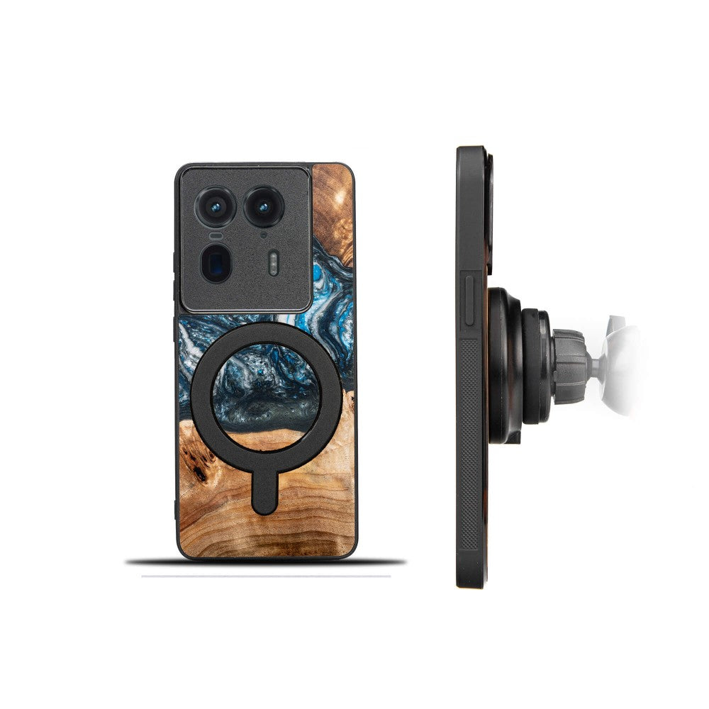 Holzhülle für Motorola Edge 50 Ultra, Bewood Unique Planets Erde für MagSafe
