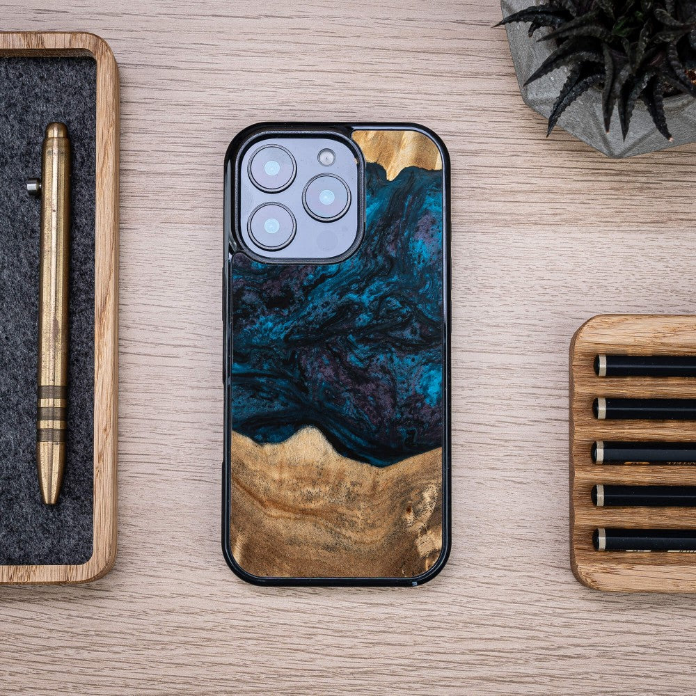 Holzhülle für iPhone 16 Pro, Bewood Unique Planets Neptun