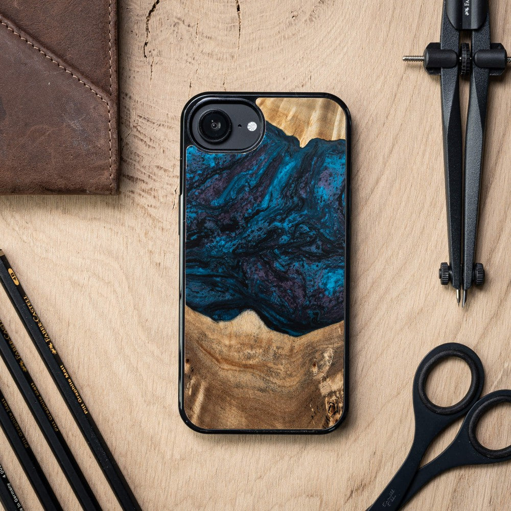 Holzhülle für iPhone 17e / 16e, Bewood Unique Planets Neptun