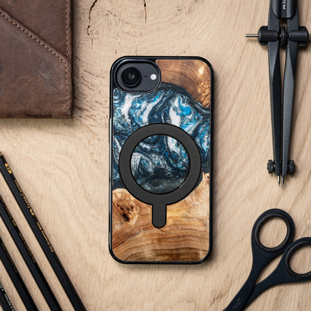 Holzhülle für iPhone 17e / 16e, Bewood Unique Planets Erde für MagSafe