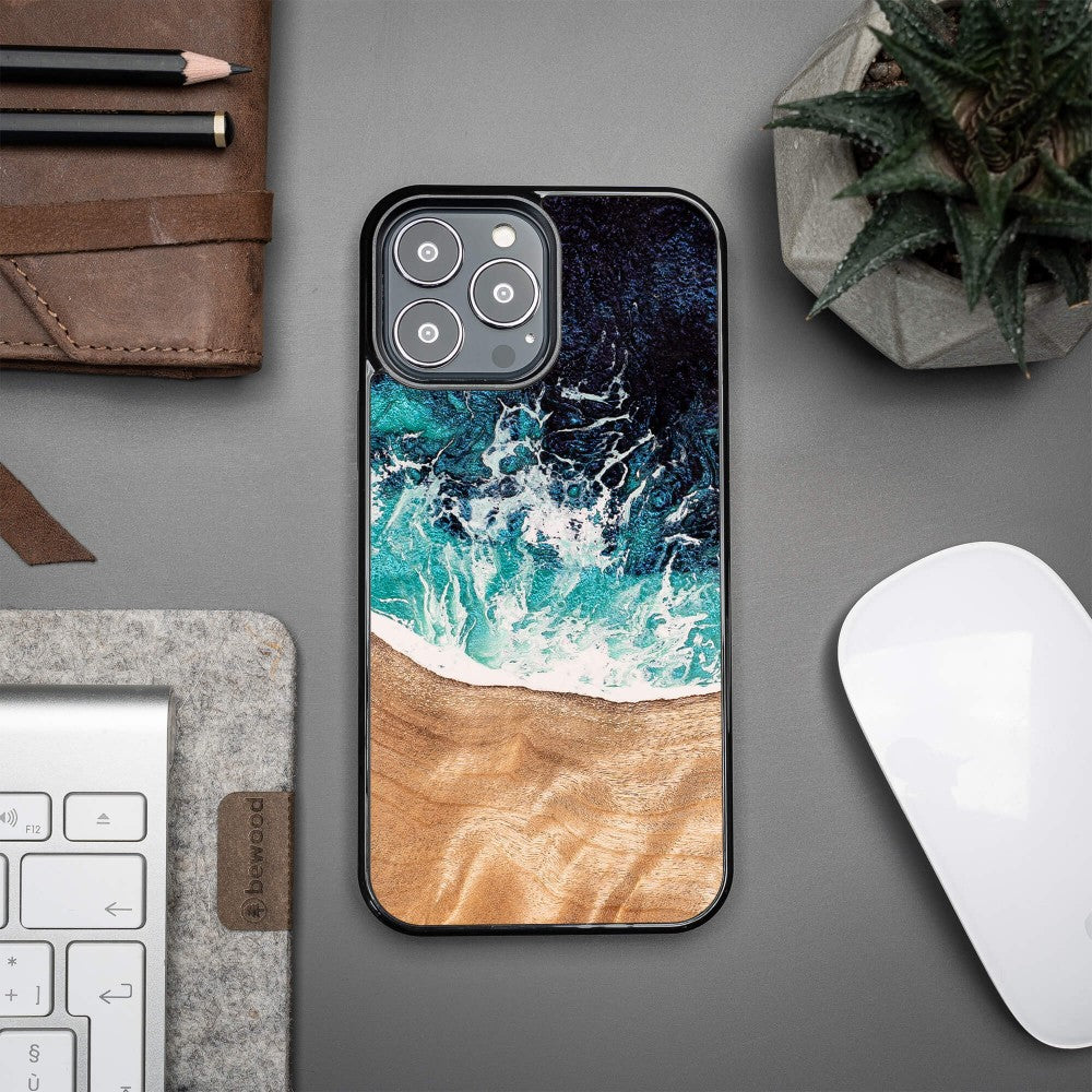 Holzhülle für iPhone 13 Pro Max, Bewood Unique Dream Island, Blau-Braun