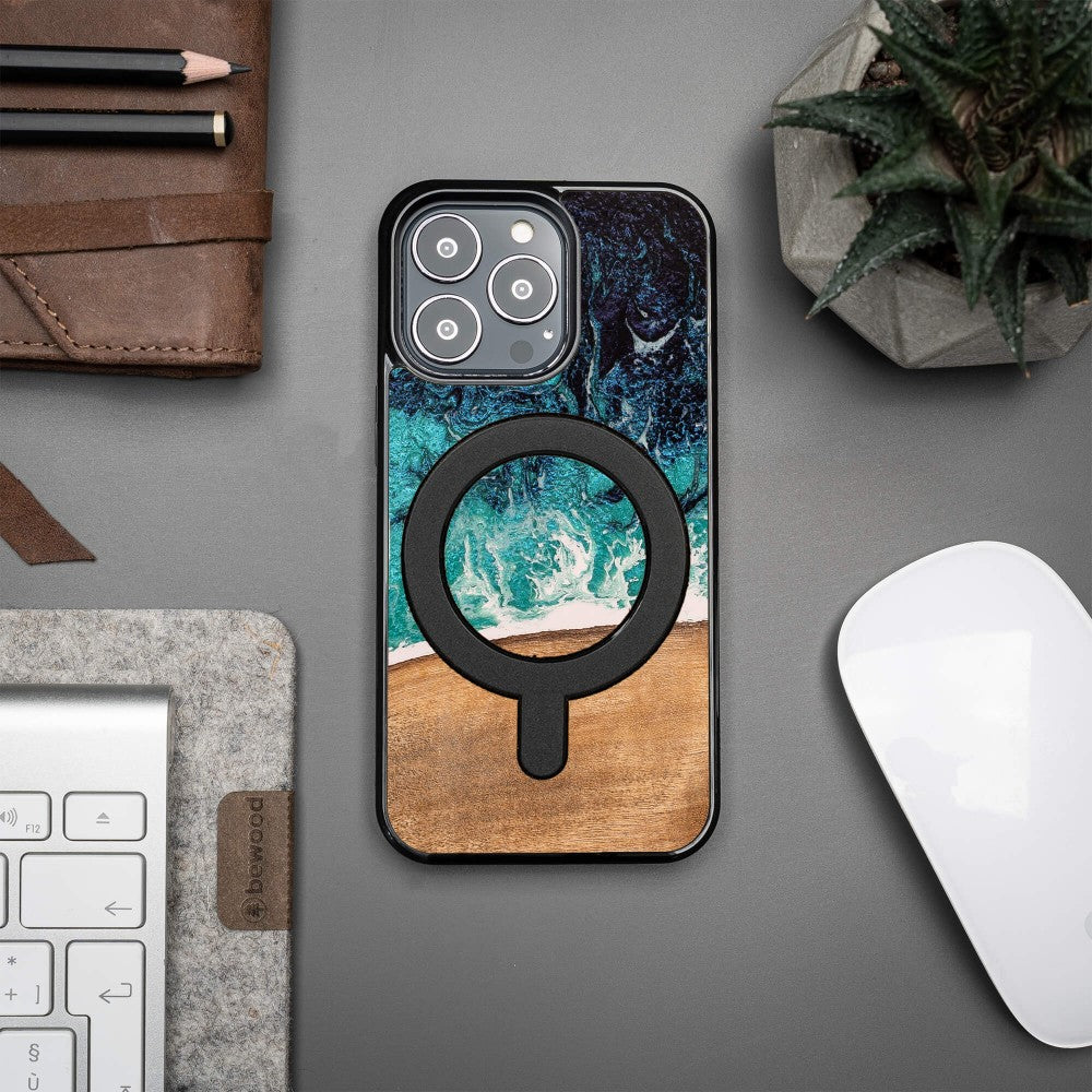 Holzhülle für iPhone 13 Pro, Bewood Unique Dream Island für MagSafe, Blau-Braun