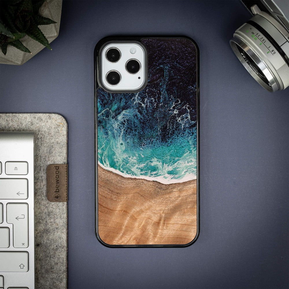 Holzhülle für iPhone 12 Pro Max, Bewood Unique Dream Island, Blau-Braun