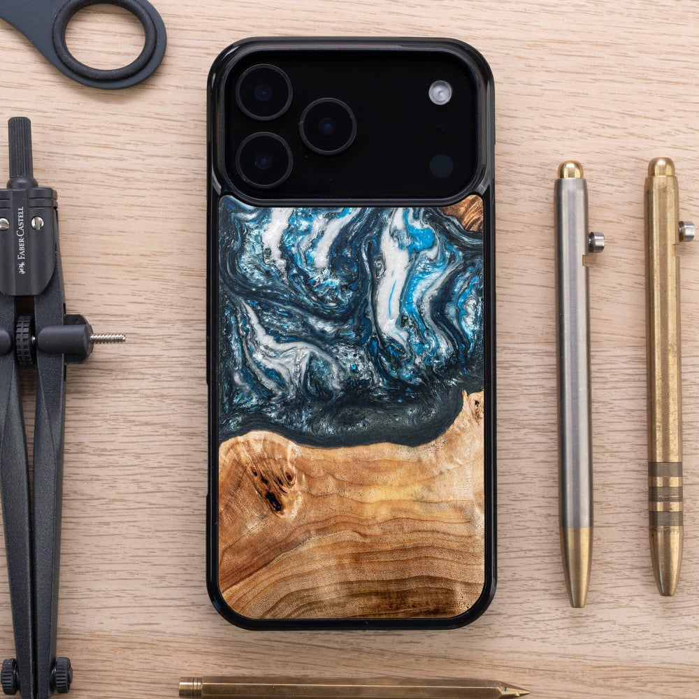 Holzhülle für iPhone 17 Pro Max, Bewood Unique Planets Erde