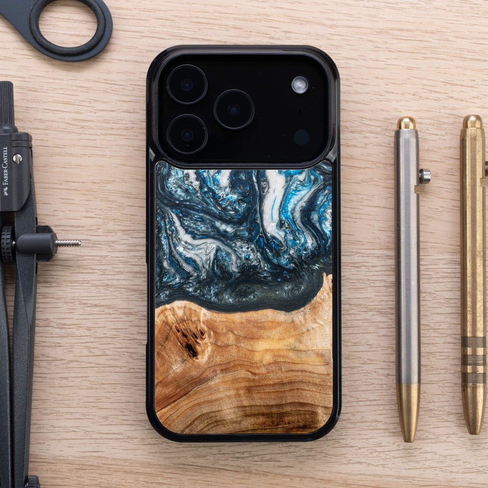 Holzhülle für iPhone 17 Pro, Bewood Unique Planets Erde
