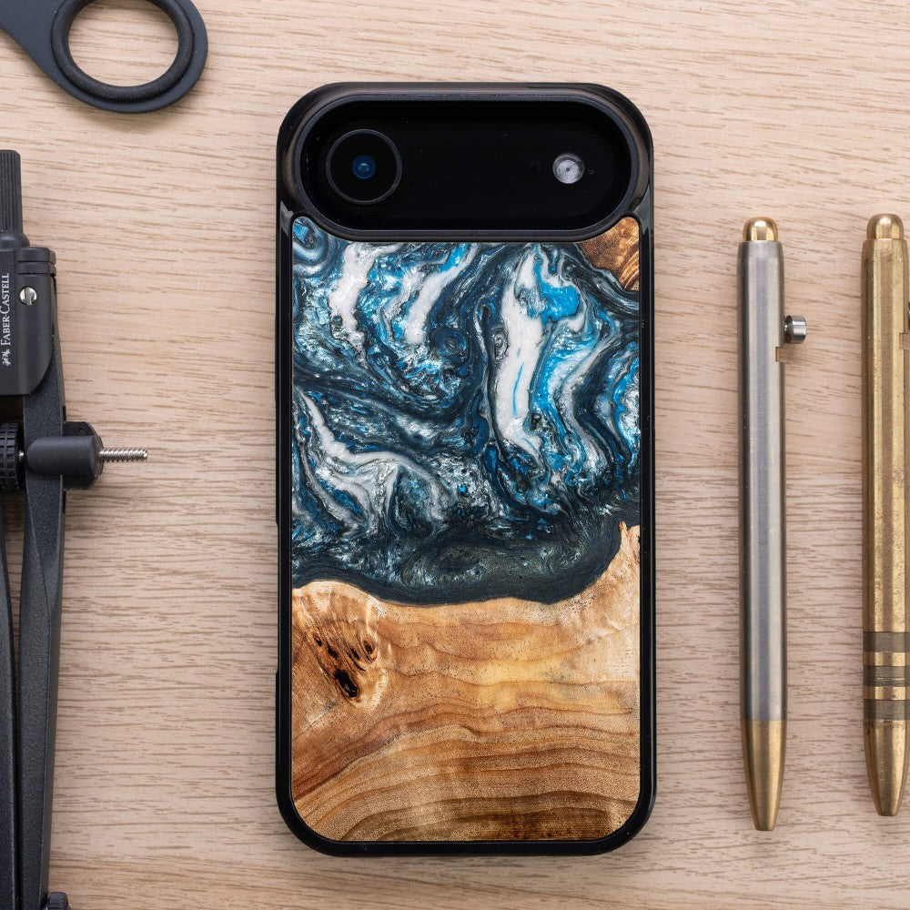 Holzhülle für iPhone Air, Bewood Unique Planets Erde