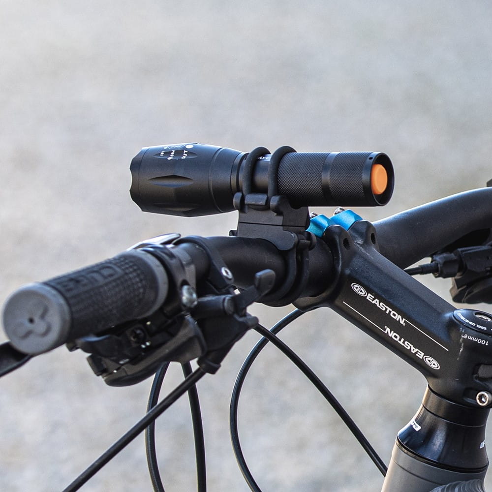 Universelle schwarze Fahrradhalterung für Taschenlampe am Lenker, Vayox VA0076, passend für Durchmesser von 10–35 mm