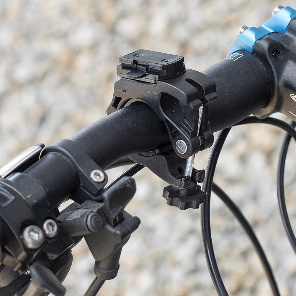 Lenkerhalterung Vayox VA0089 montiert an einem Fahrradlenker für sicheren Halt von Fahrradlampen.