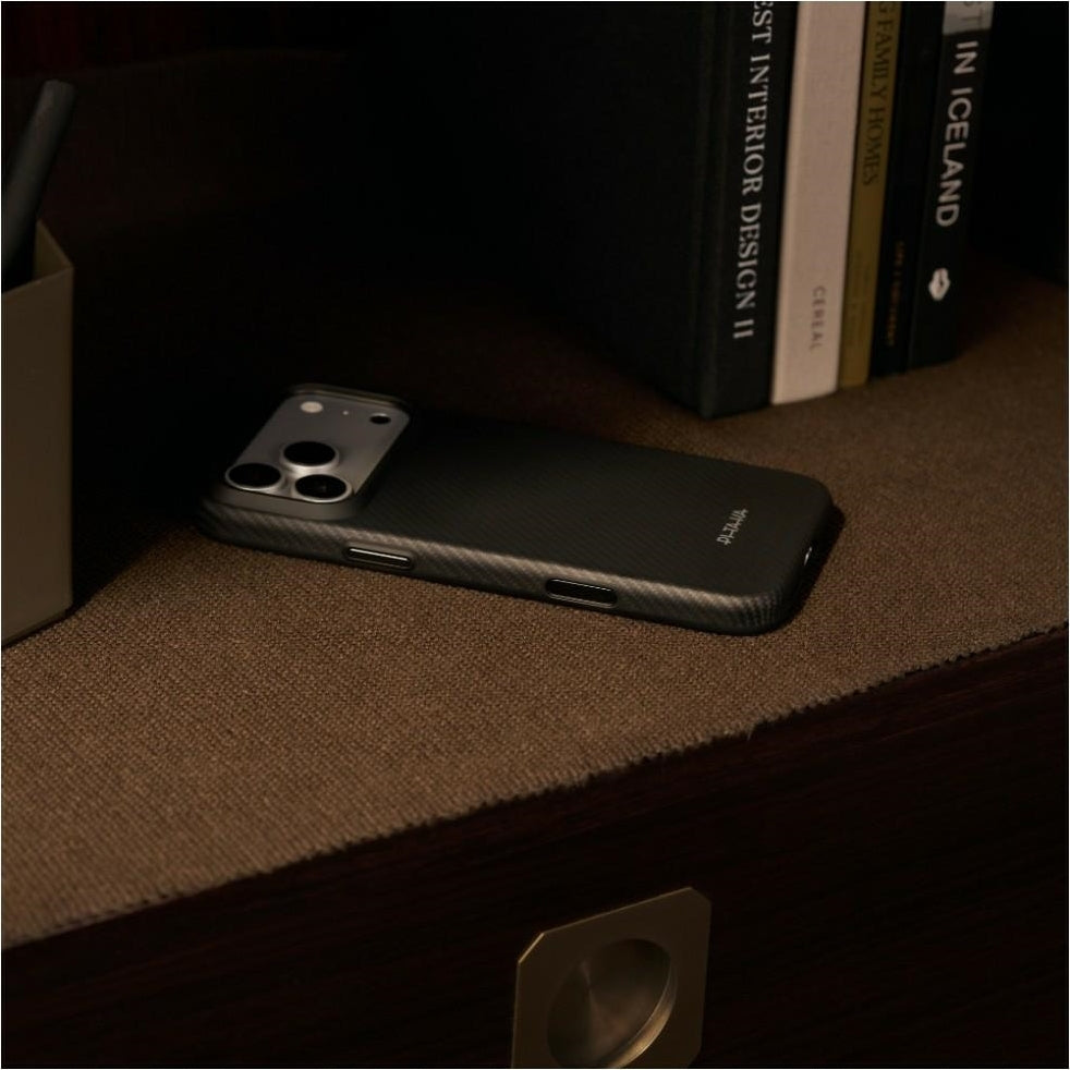 Aramid Handyhülle für iPhone 18 Pro / 17 Pro, PITAKA Ultra-Slim Case mit MagSafe, Schwarz-Grau (5/10)