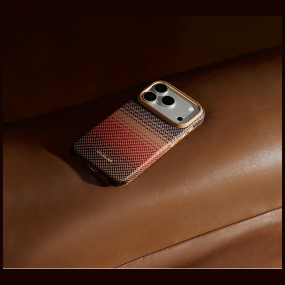 Aramid Handyhülle für iPhone 18 Pro Max / 17 Pro Max, PITAKA Ultra-Slim Case mit MagSafe, Braun und Schwarz mit Kevlar (8/11)