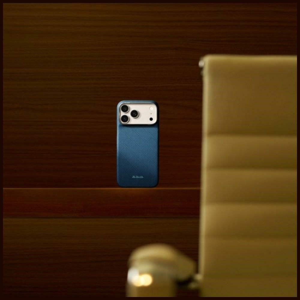 Aramid Handyhülle für iPhone 18 Pro / 17 Pro, PITAKA Edge Ultra-Slim Case PitaTap mit MagSafe, Blau mit Monogramm (9/9)