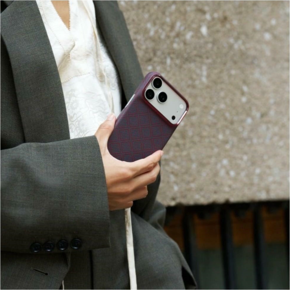 Aramid Handyhülle für iPhone 18 Pro / 17 Pro, PITAKA Edge Ultra-Slim Case PitaTap mit MagSafe, Blau und Rotwein mit Rautenmuster (9/9)