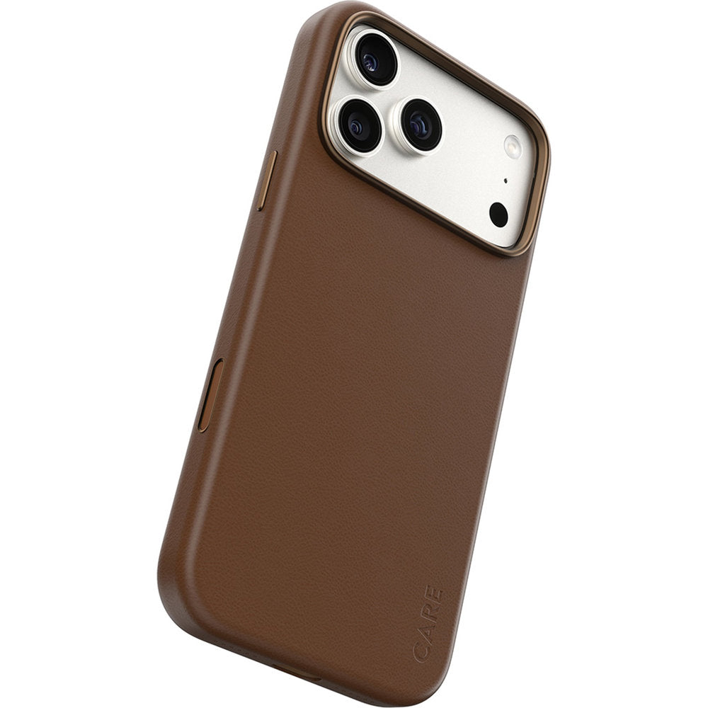 Handyhülle aus veganem Leder für iPhone 18 Pro Max / 17 Pro Max, CARE by PanzerGlass Solo Vegan Leather Case mit MagSafe, Braun (1/6)