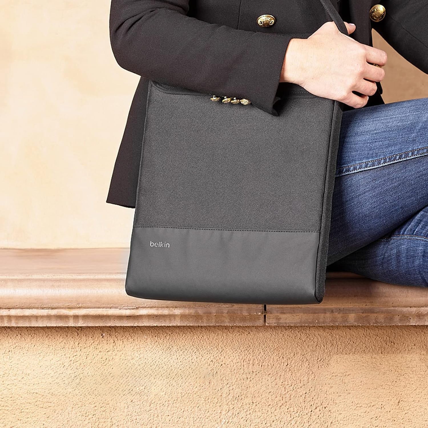Belkin Sleeve vertikale Laptop-Tasche 14-15 Zoll mit Schultergurt EDA0