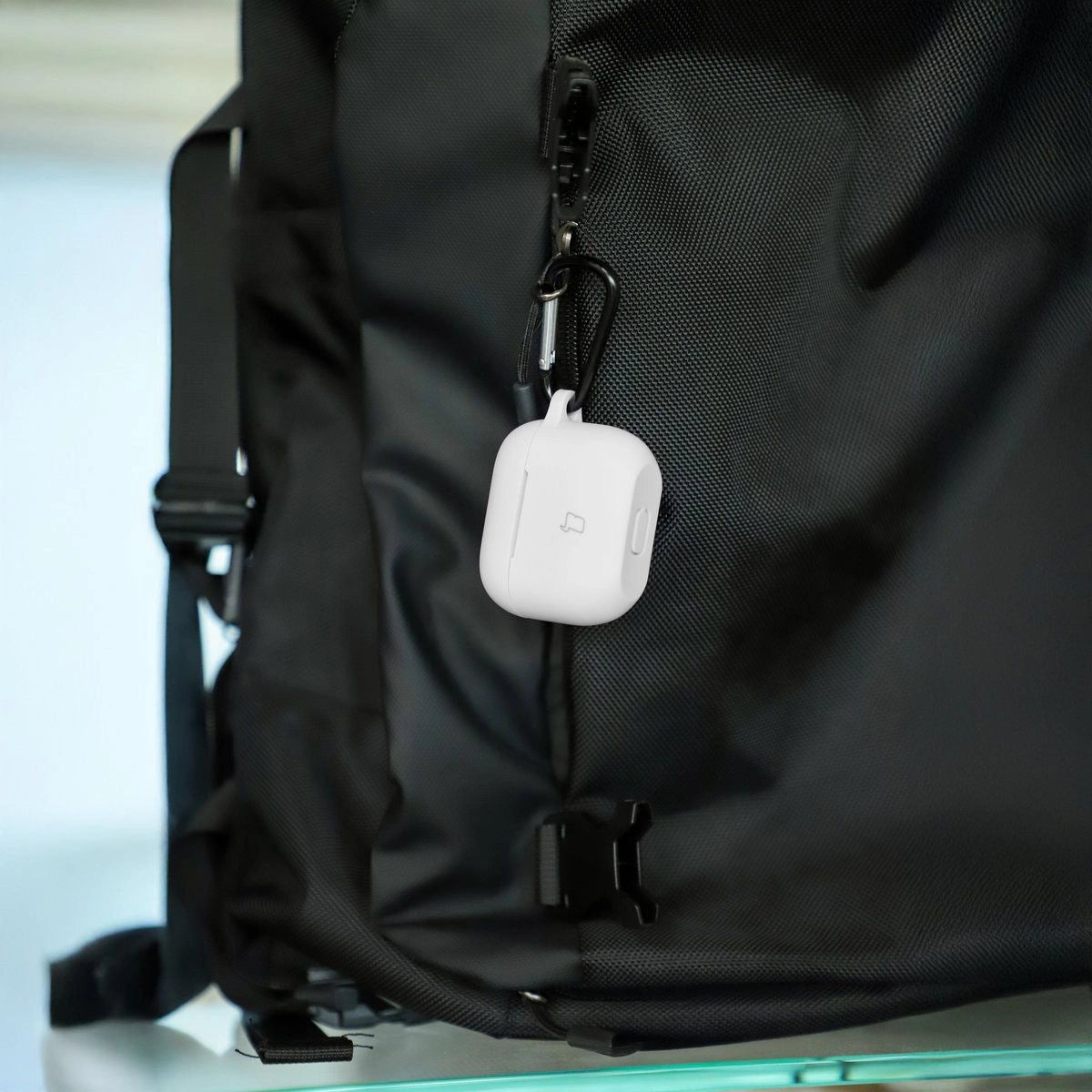 Silikonhülle mit Karabiner für AirPods 3, Bizon Case Headphone Silicone, Weiß