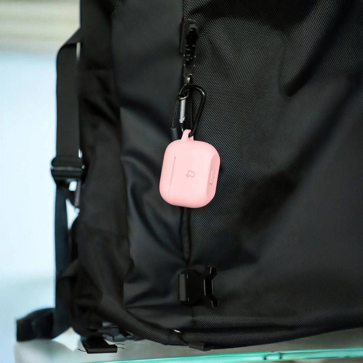 Silikonhülle mit Karabiner für AirPods 4, Bizon Case Headphone Silicone, Hellrosa