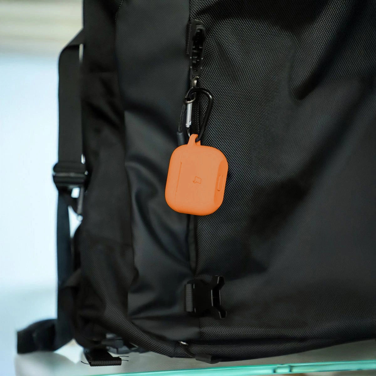 Silikonhülle mit Karabiner für AirPods Pro 2, Bizon Case Headphone Silicone, Karotte