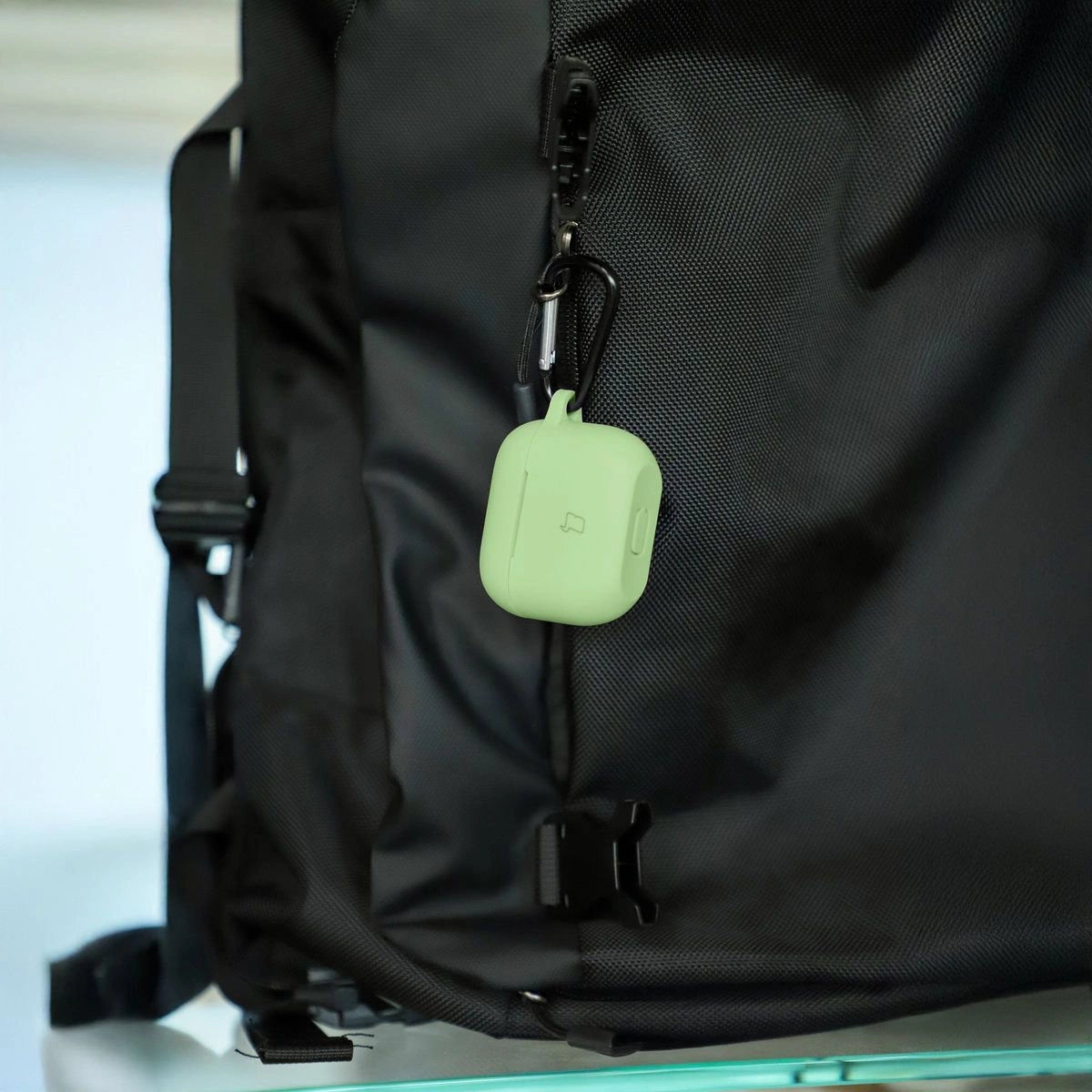 Silikonhülle mit Karabiner für AirPods Pro 2, Bizon Case Headphone Silicone, Hellgrün