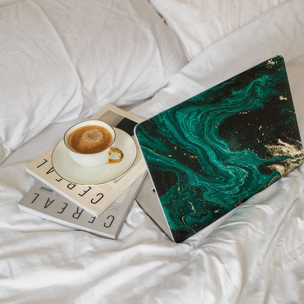 Schutzhülle Burga Emerald Pool Tough für MacBook Air 13.6" M4 / M3 / M2, Mehrfarbig marine