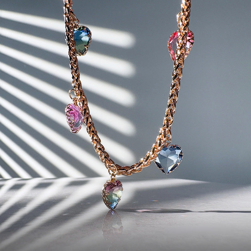 Universal-Handyband für das Handgelenk, Crong Phone Charm, goldfarben mit bunten Herzen