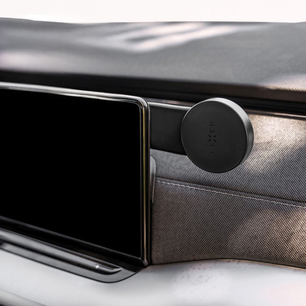Autohalterung Fixed MagFloppy für iPhone-Serie mit MagSafe, schwarz, im Auto montiert.