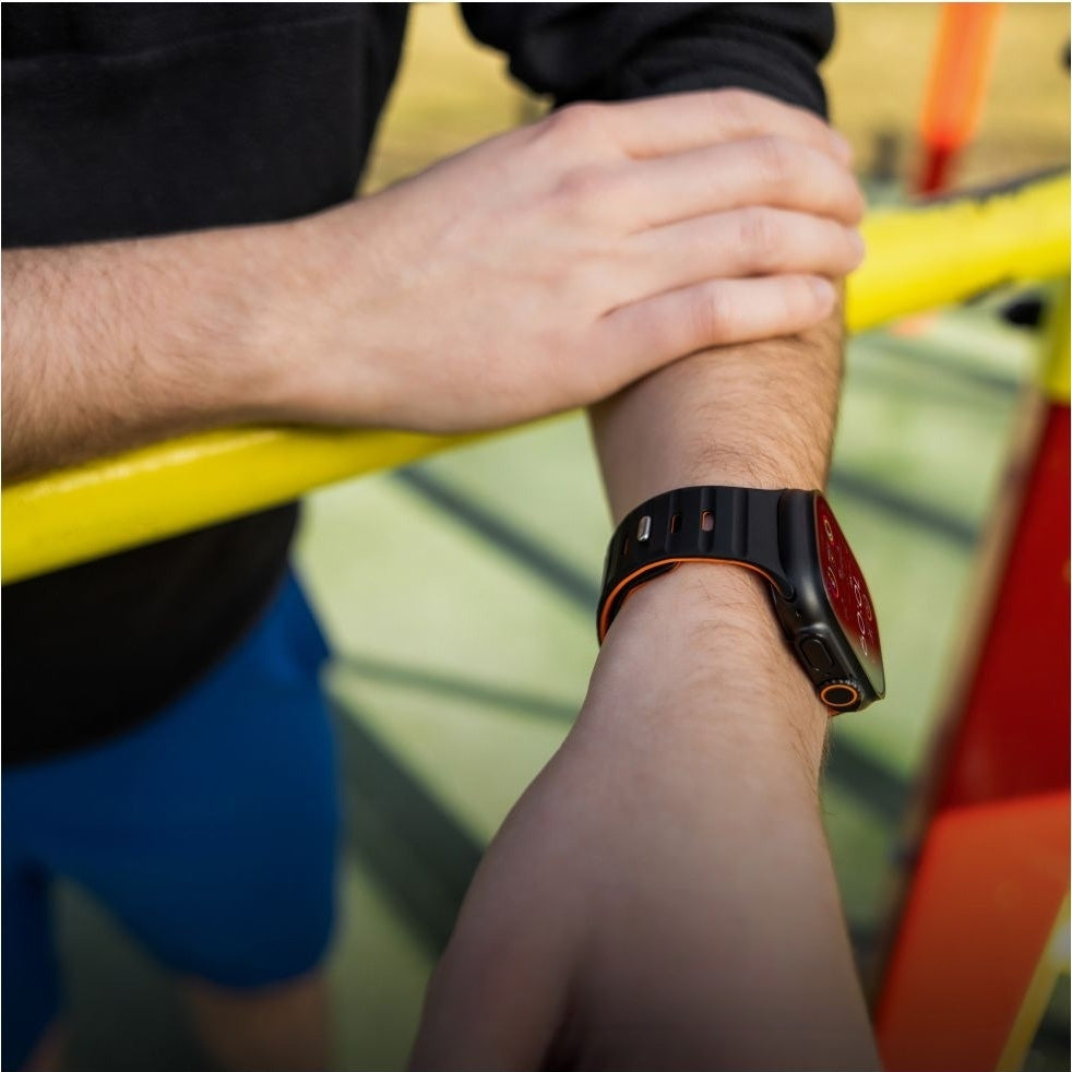 Armband für Apple Watch 49/46/45/44 mm, Fixed Silicone Magnetic, Schwarz/Orange