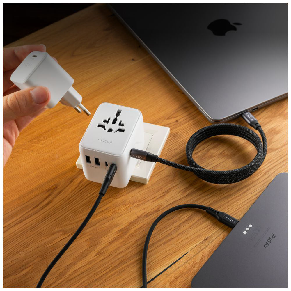 Reiseadapter / Steckeradapter Fixed Voyager 70 W für EU, UK, USA, AUS, 3x USB-C und 2x USB-A, GaN, PD 3.0, Weiß