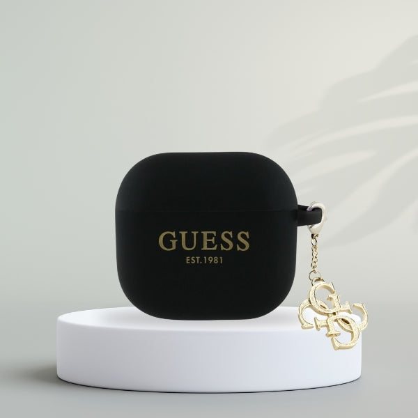 Schutzhülle Guess Silicone 4G Charm Case für AirPods 5 / 4, Schwarz