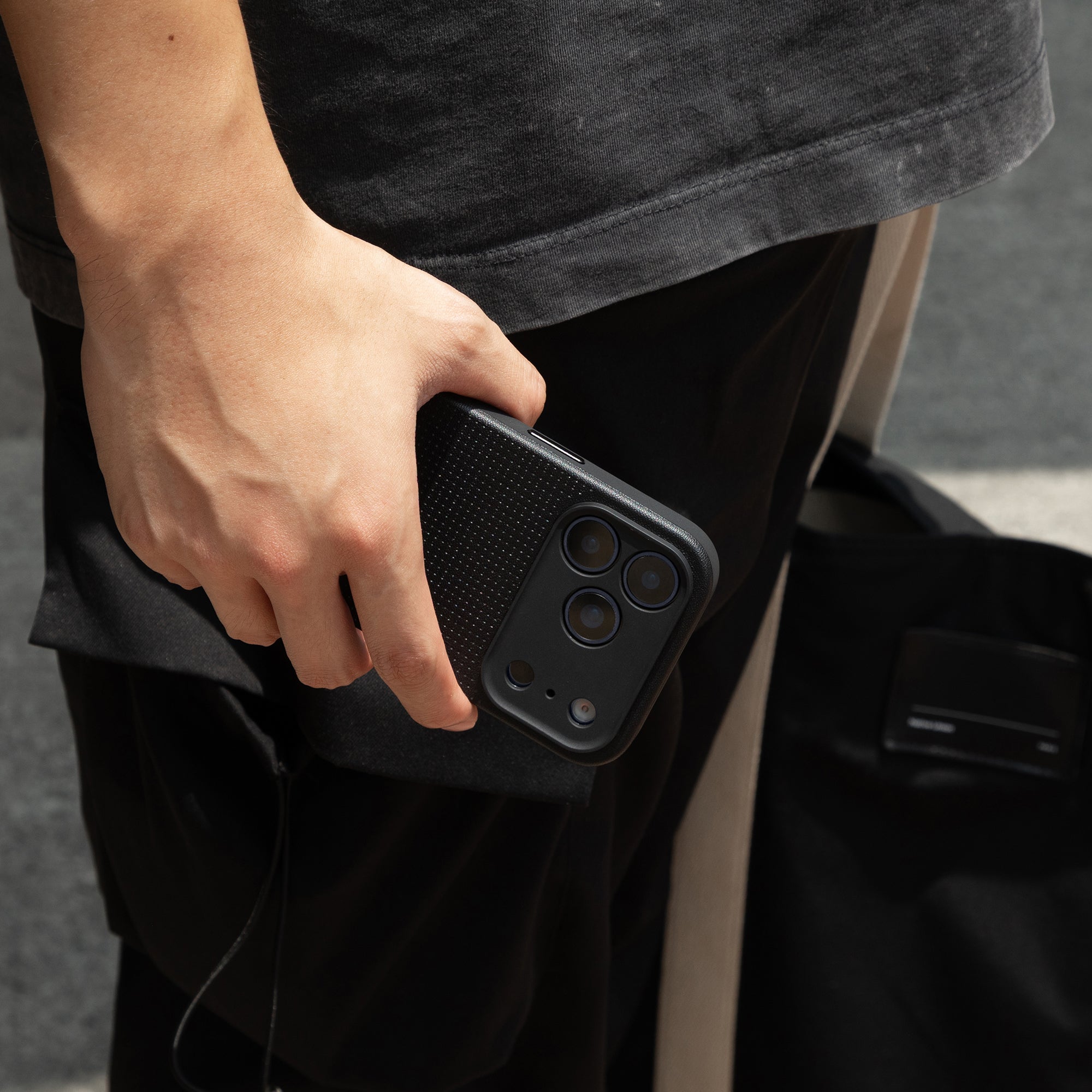 Handyhülle für iPhone 17 Pro, Native Union Active Case mit MagSafe, Schwarz