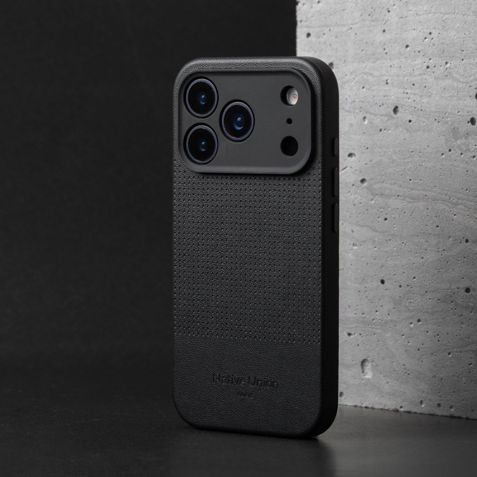 Handyhülle für iPhone 17 Pro, Native Union Active Case mit MagSafe, Schwarz