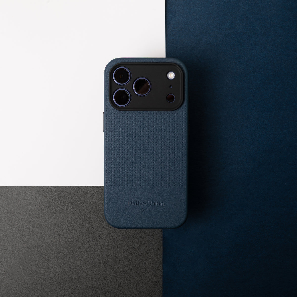 Handyhülle für iPhone 18 Pro Max, Native Union Active Case mit MagSafe, Dunkelblau (6/7)